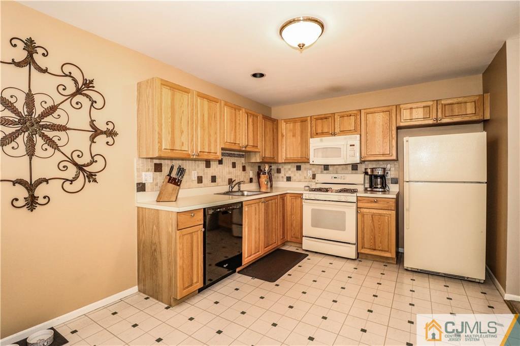 267 Retta Court Piscataway, NJ 08854 - Photo 9 of 25 Gallery Image 9