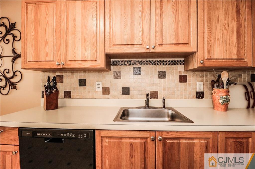 267 Retta Court Piscataway, NJ 08854 - Photo 10 of 25 Gallery Image 10
