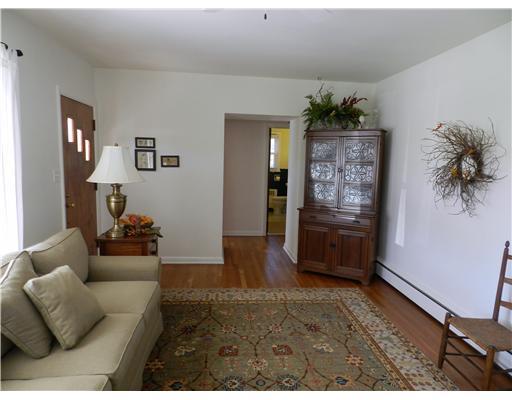 3585 Princeton Road New Castle, PA 16101 - Photo 8 of 18 Living Room.
