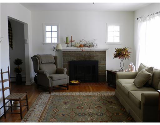 3585 Princeton Road New Castle, PA 16101 - Photo 9 of 18 Living Room.