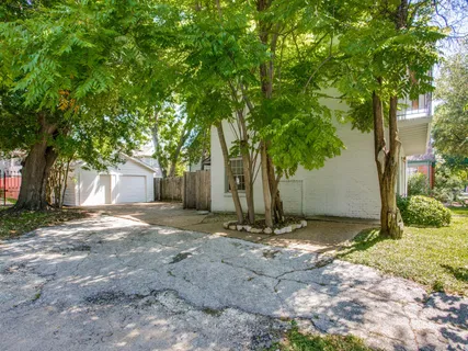 $675,000 | 2250 West Main Street, Houston, TX 77098