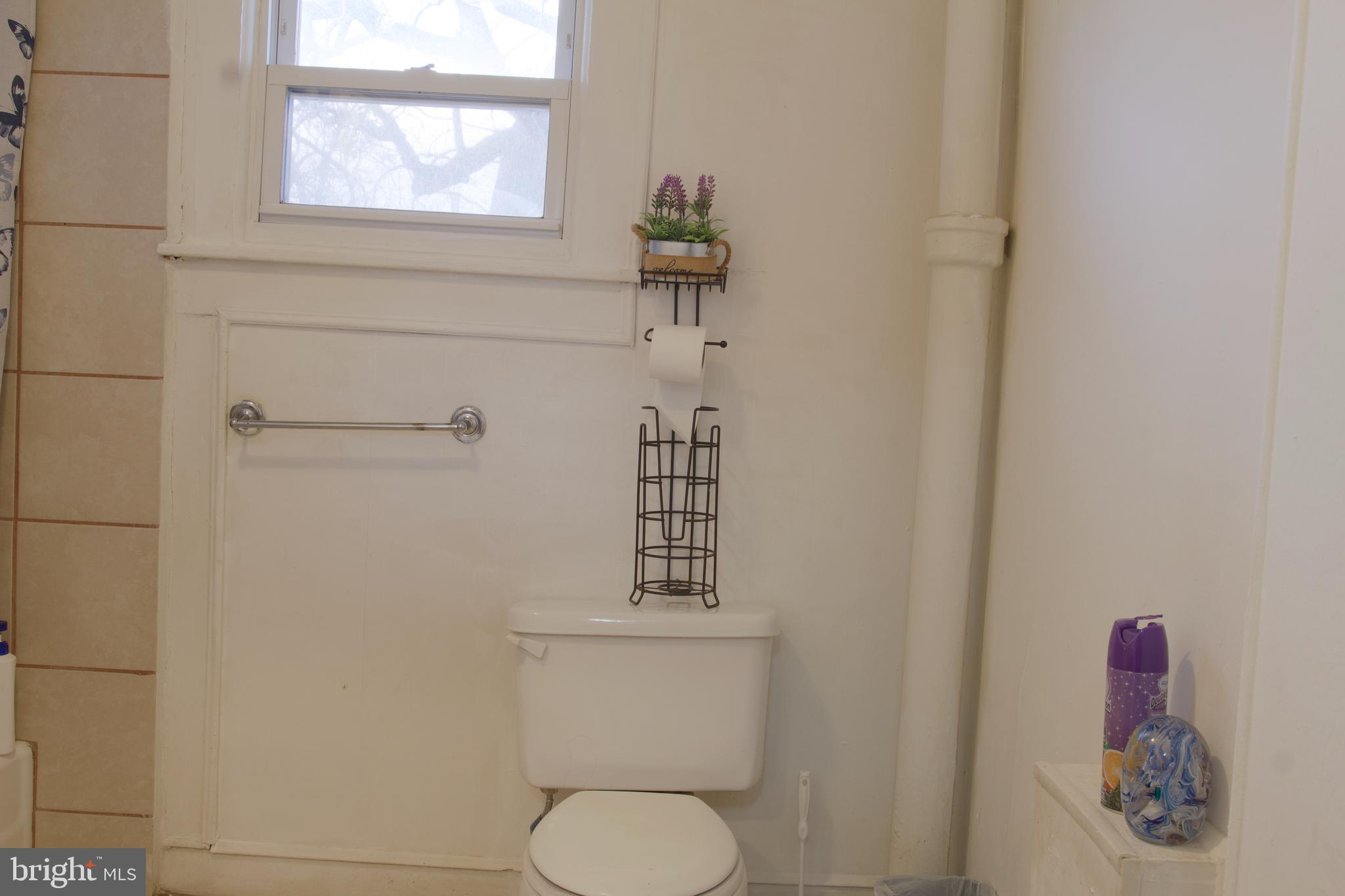 708 East Montrose Street Vineland, NJ 08360 - Photo 18 of 29 unit 1 bathroom