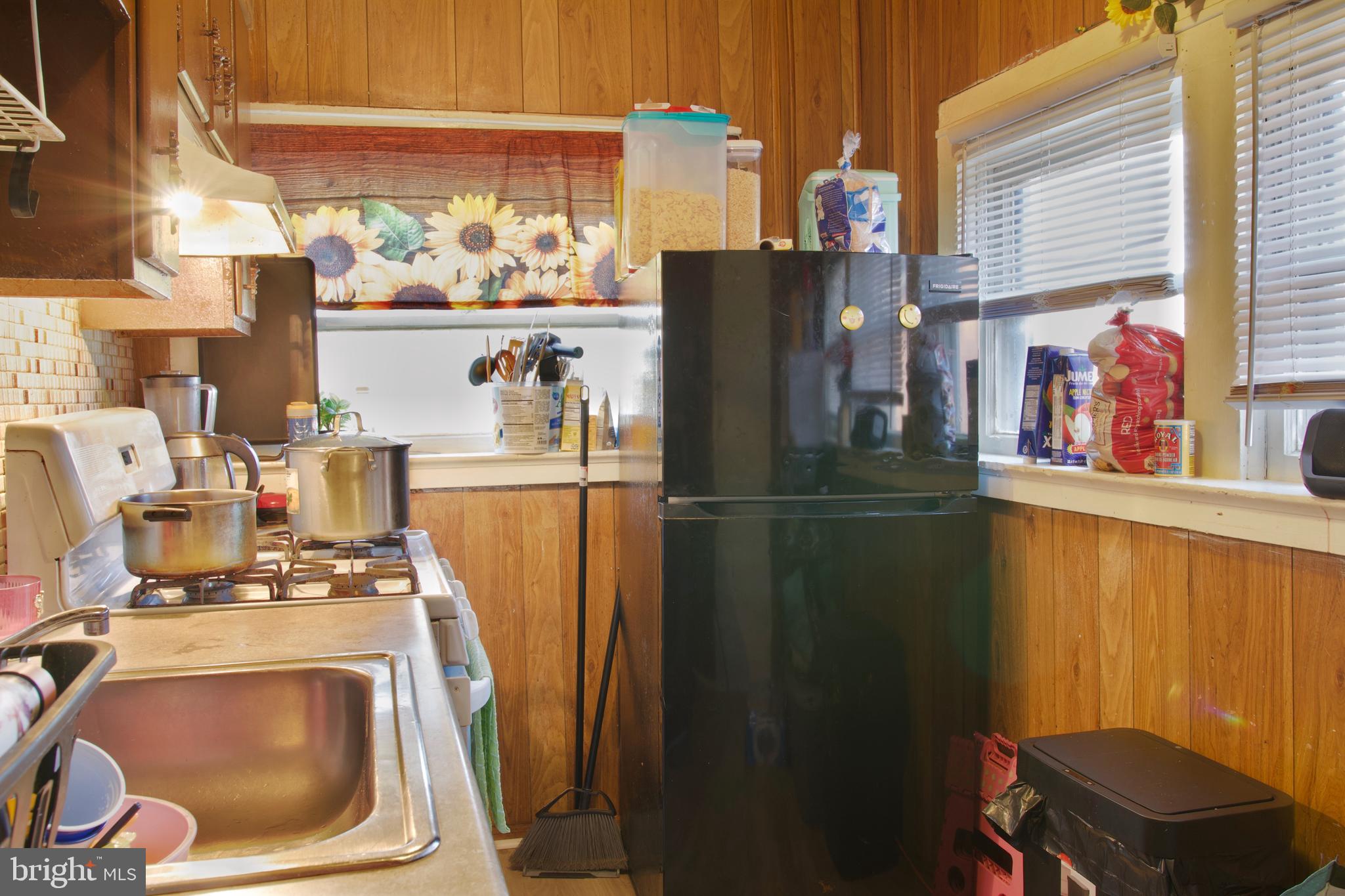 708 East Montrose Street Vineland, NJ 08360 - Photo 5 of 29 unit 3 kitchen