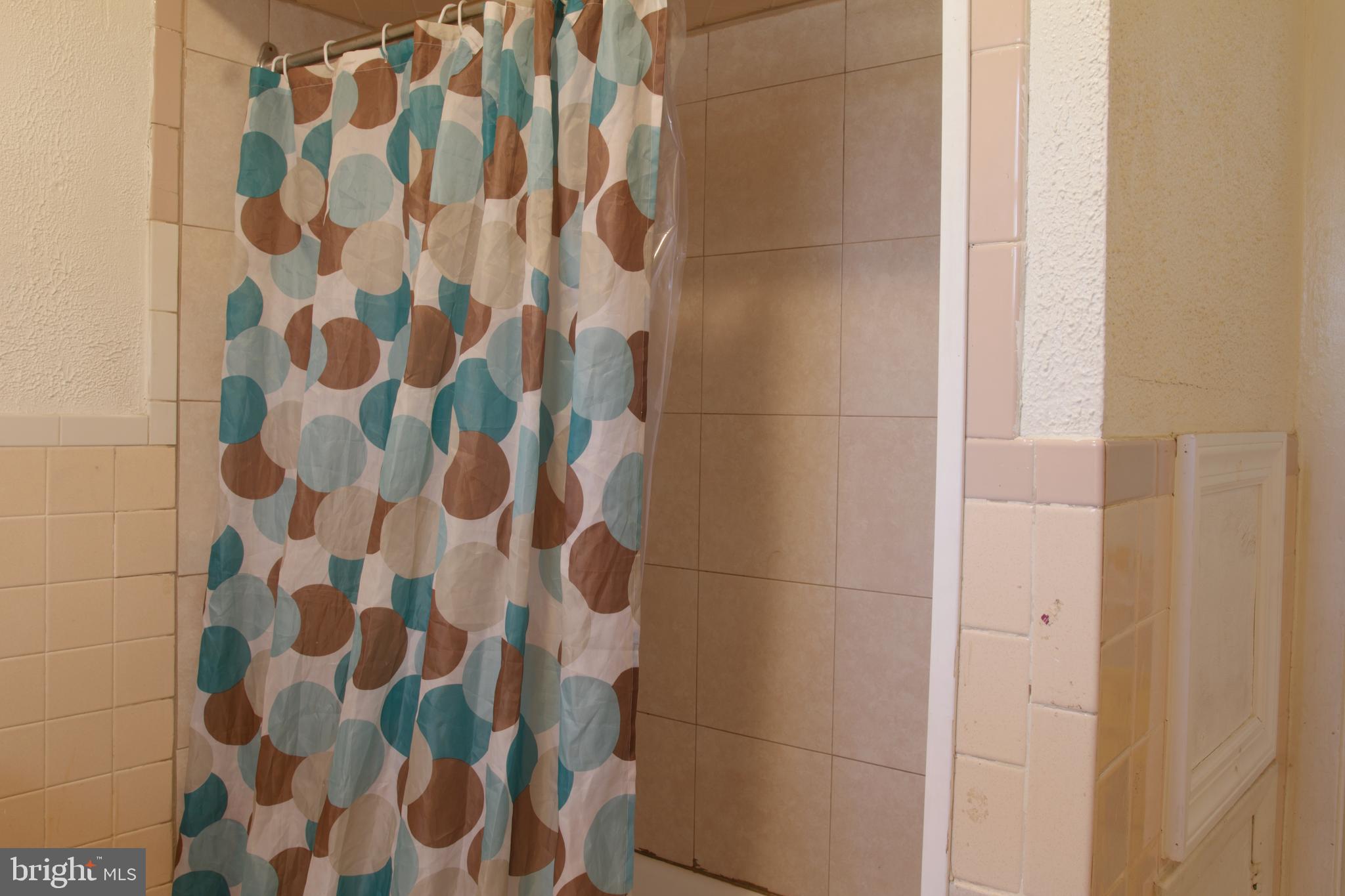 708 East Montrose Street Vineland, NJ 08360 - Photo 7 of 29 unit 3 bathroom