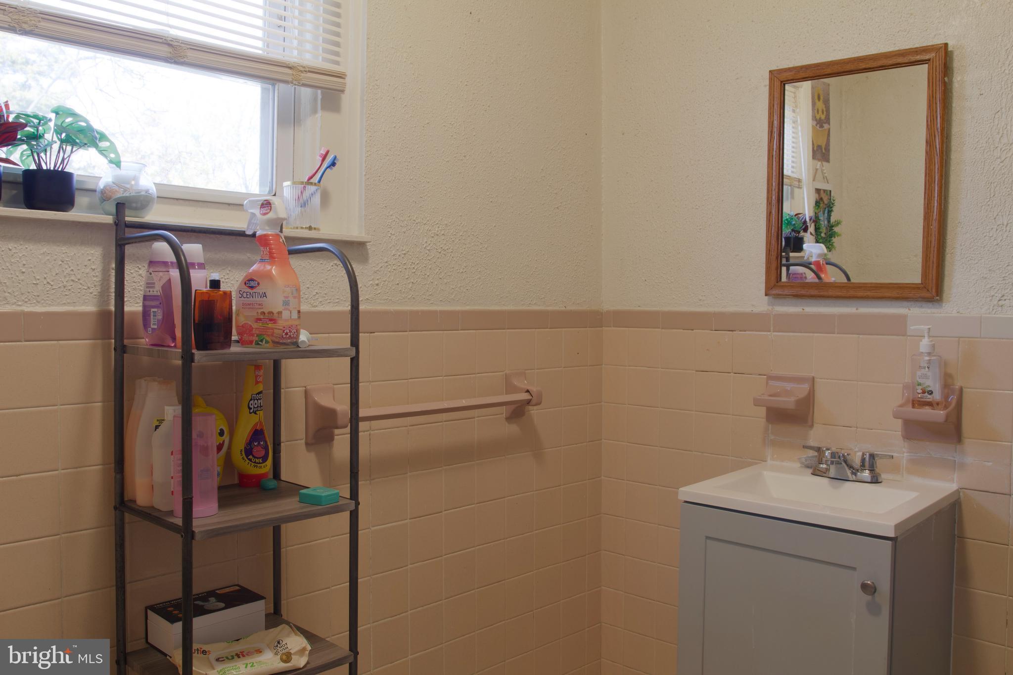 708 East Montrose Street Vineland, NJ 08360 - Photo 8 of 29 unit 3 bathroom