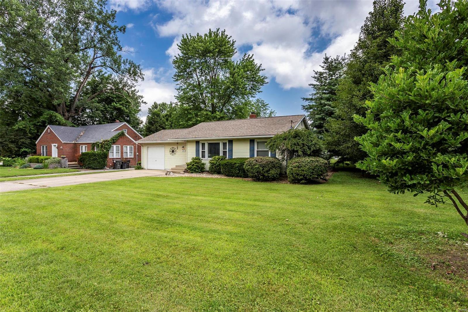 3433 Edwardsville Road Edwardsville, IL 62025 - Photo 2 of 33