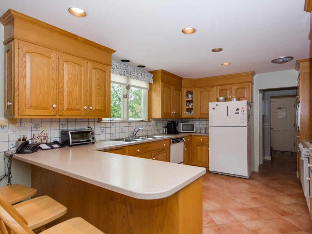 1140 Webster Street Needham, MA 02492 - Photo 3 of 12