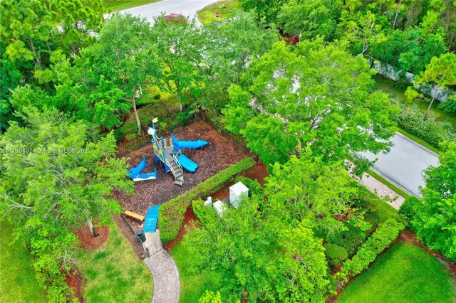 a view of a house with a tree