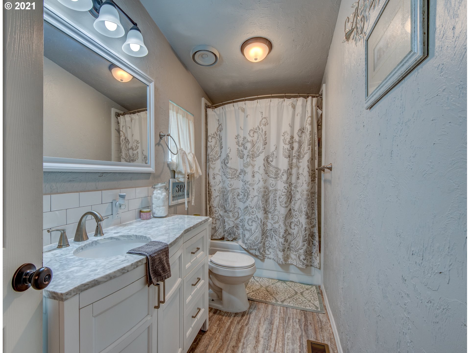 1695 Bailey Hill Road Eugene, OR 97402 - Photo 11 of 18 Gallery Image 11