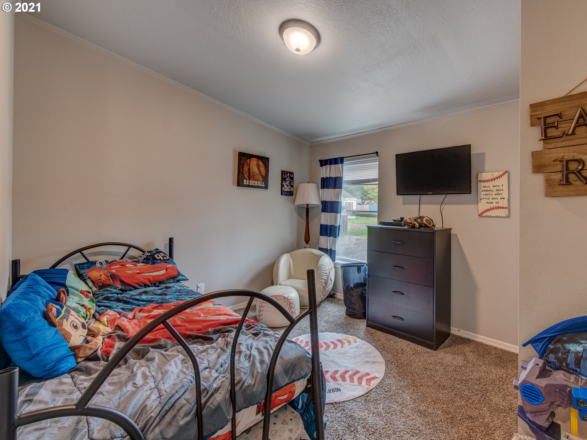 1695 Bailey Hill Road Eugene, OR 97402 - Photo 14 of 18 Gallery Image 14