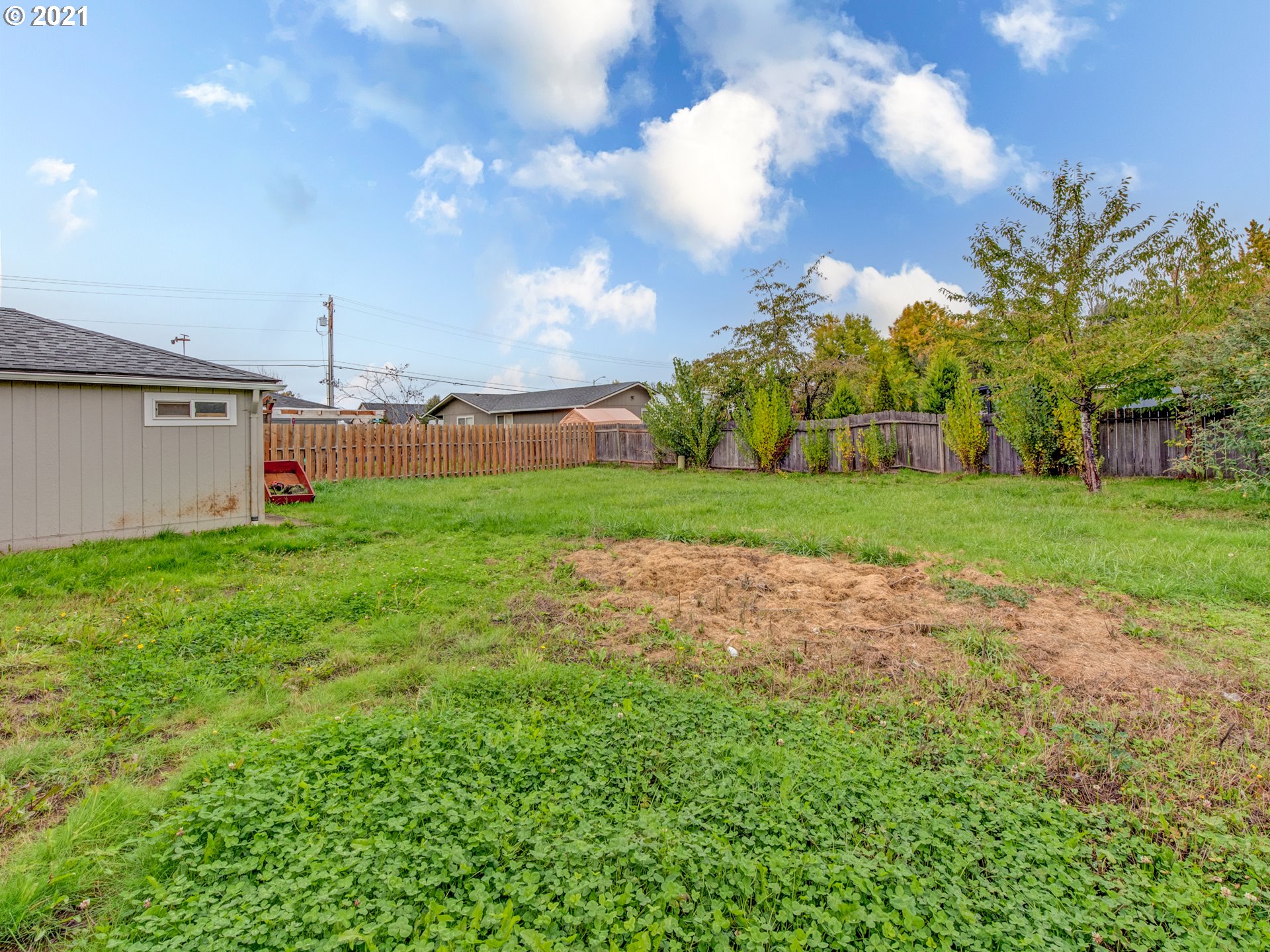 1695 Bailey Hill Road Eugene, OR 97402 - Photo 17 of 18 Gallery Image 17
