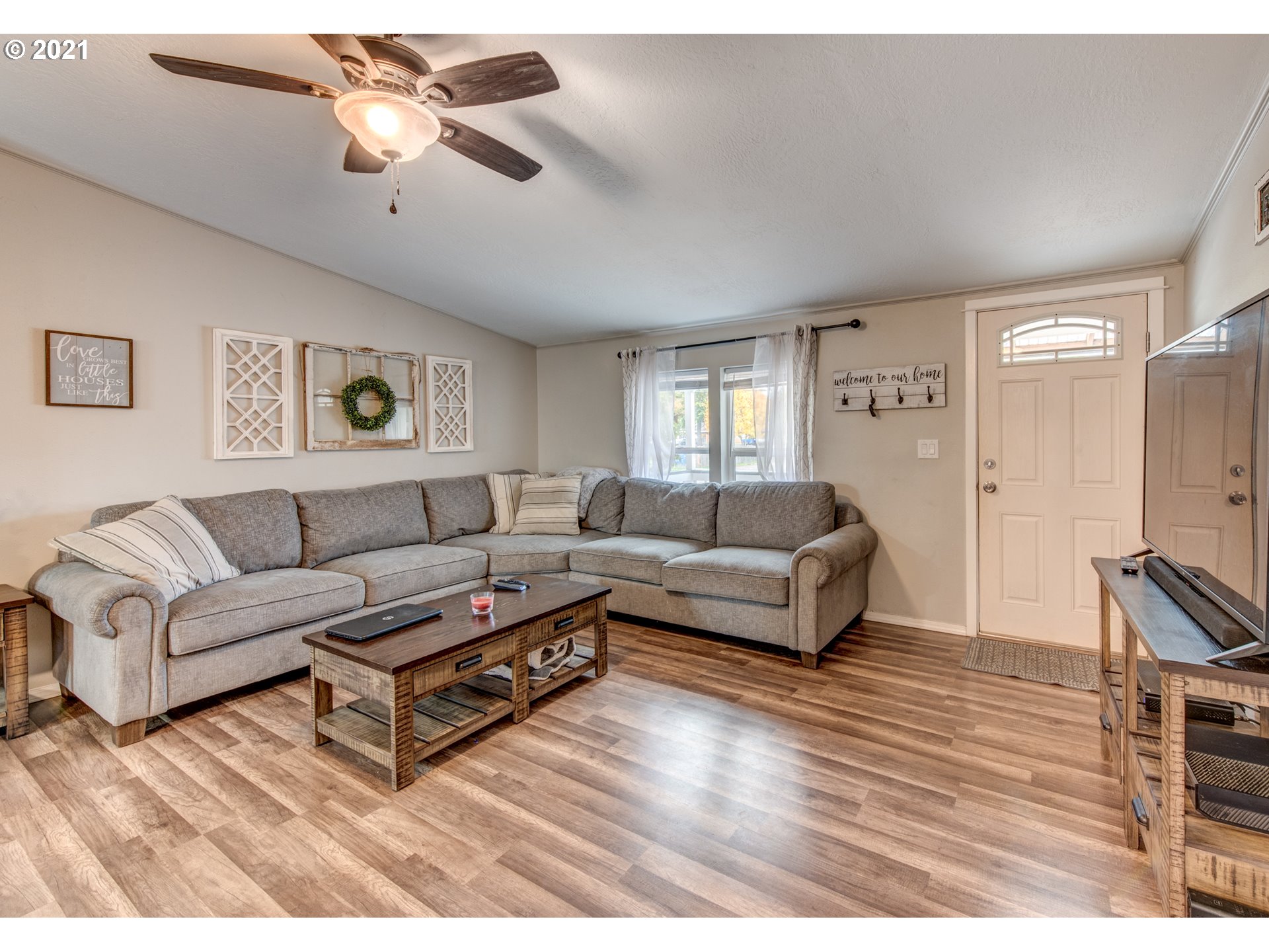 1695 Bailey Hill Road Eugene, OR 97402 - Photo 4 of 18 Gallery Image 4