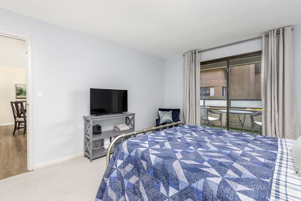 404 Paradise Road, Unit 1C Swampscott, MA 01907 - Photo 18 of 28