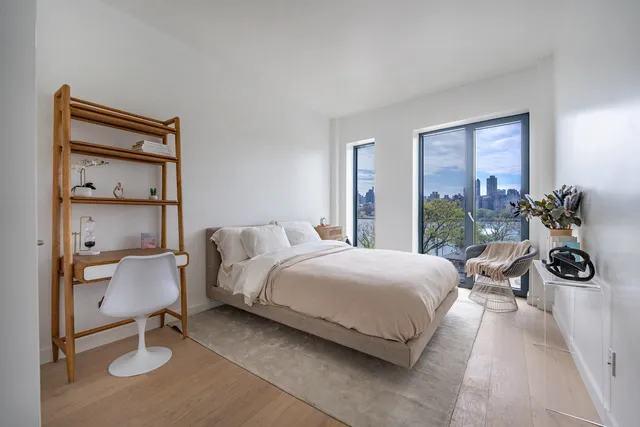 $998,000 | 30-05 Vernon Boulevard, Unit 2K2 | Astoria