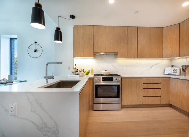 $998,000 | 30-05 Vernon Boulevard, Unit 2K2 | Astoria