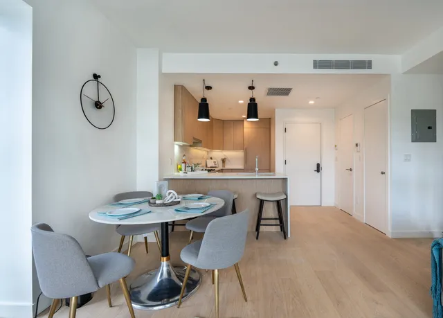 $998,000 | 30-05 Vernon Boulevard, Unit 2K2 | Astoria