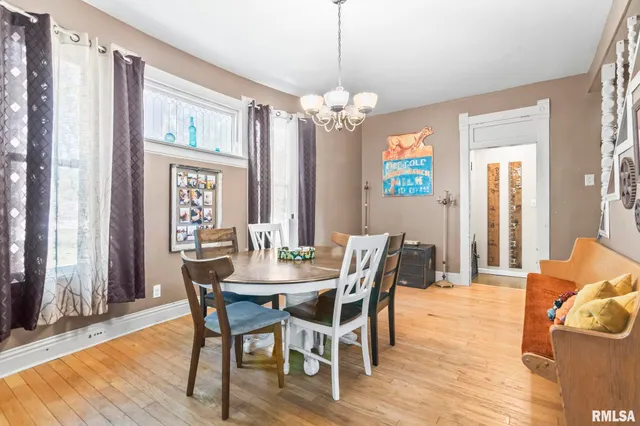 $145,000 | 310 South Pine Street, Stonington, IL 62567