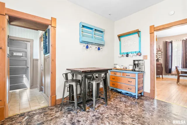 $145,000 | 310 South Pine Street, Stonington, IL 62567