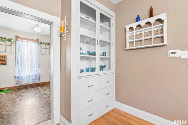 $145,000 | 310 South Pine Street, Stonington, IL 62567