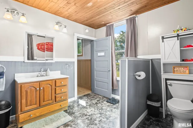 $145,000 | 310 South Pine Street, Stonington, IL 62567