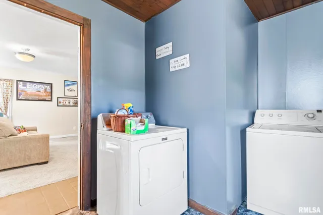 $145,000 | 310 South Pine Street, Stonington, IL 62567