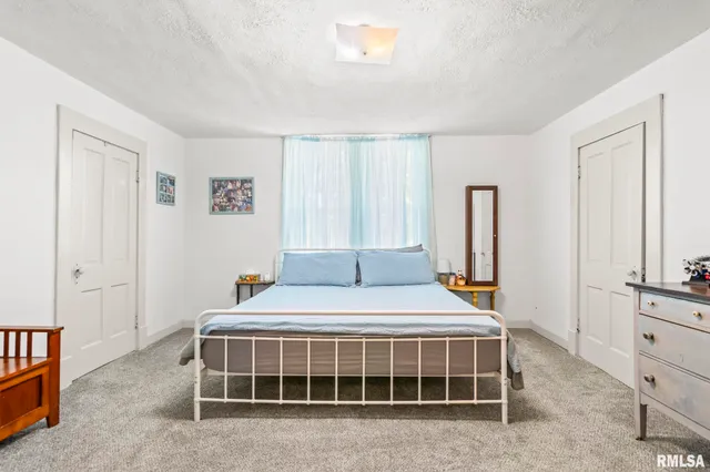 $145,000 | 310 South Pine Street, Stonington, IL 62567