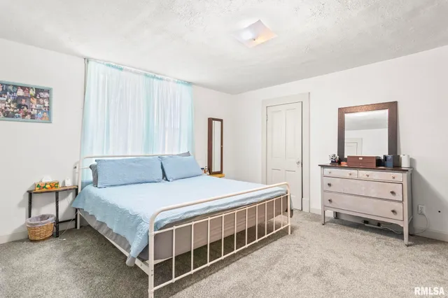 $145,000 | 310 South Pine Street, Stonington, IL 62567