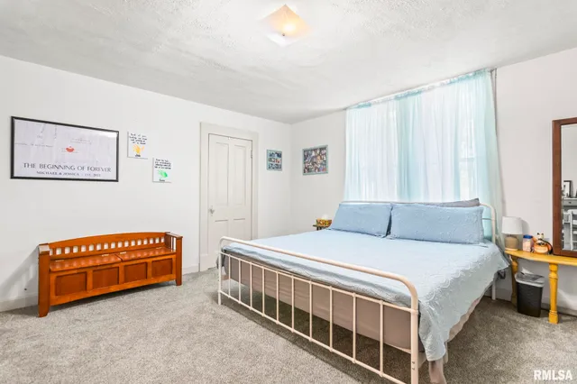 $145,000 | 310 South Pine Street, Stonington, IL 62567