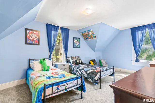 $145,000 | 310 South Pine Street, Stonington, IL 62567