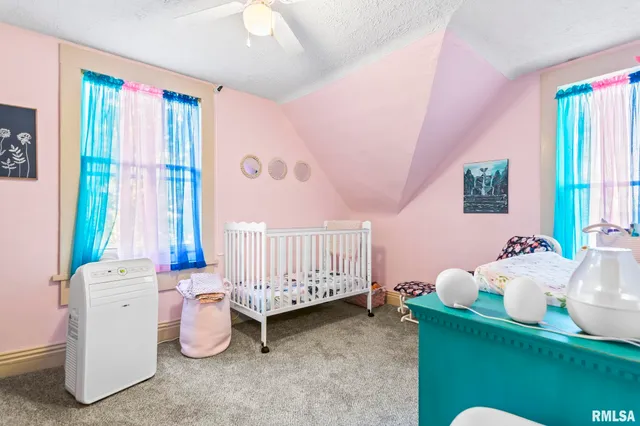 $145,000 | 310 South Pine Street, Stonington, IL 62567