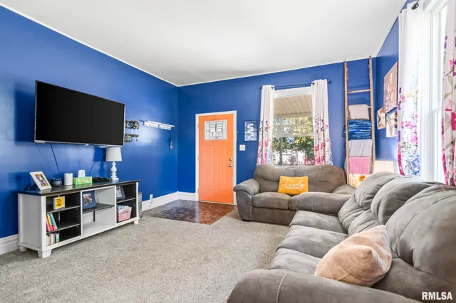 $145,000 | 310 South Pine Street, Stonington, IL 62567