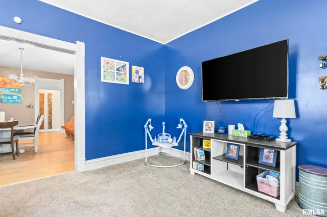 $145,000 | 310 South Pine Street, Stonington, IL 62567