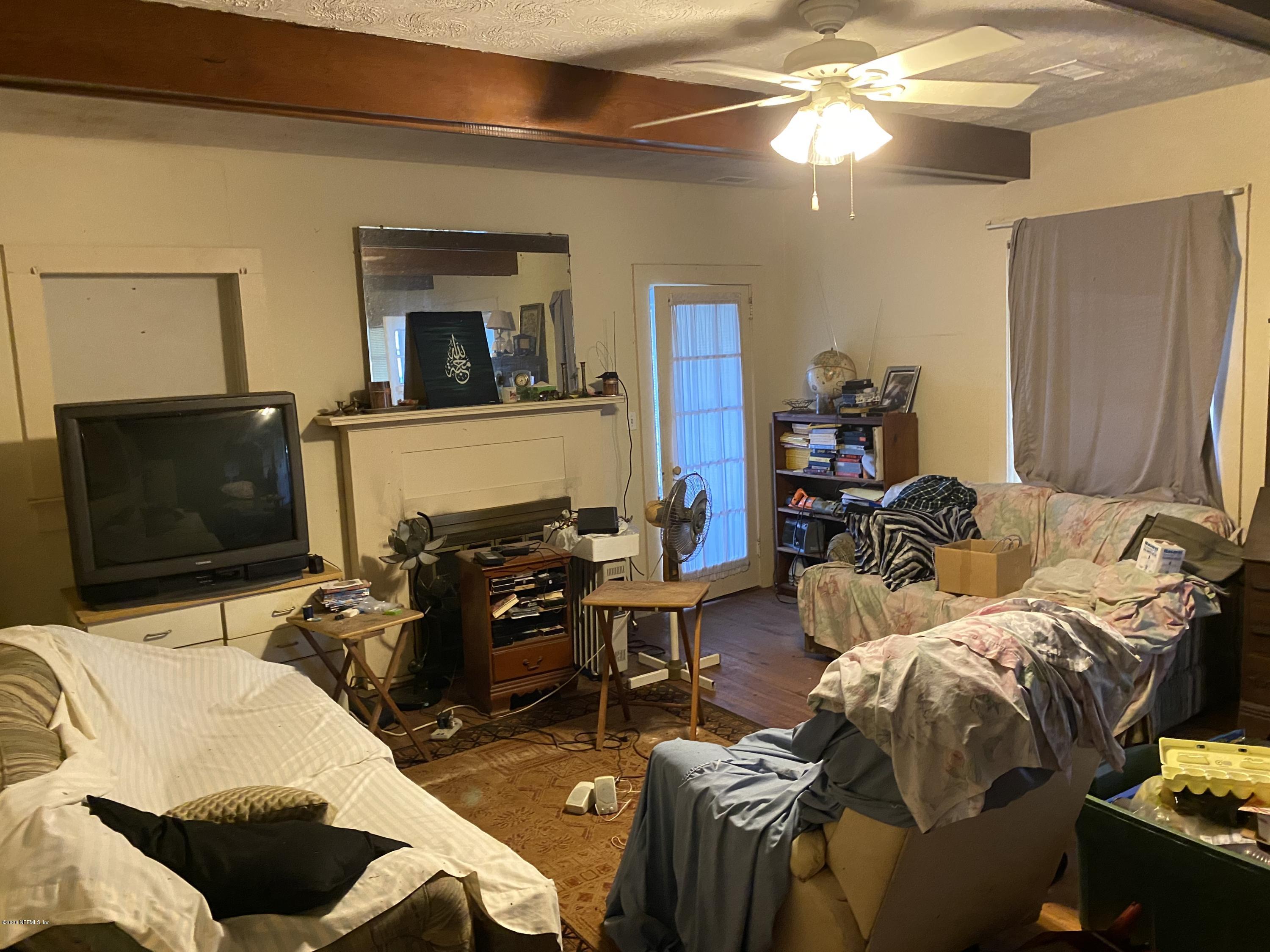 8056 Hogan Road Jacksonville, FL 32216 - Photo 4 of 18 Living Room