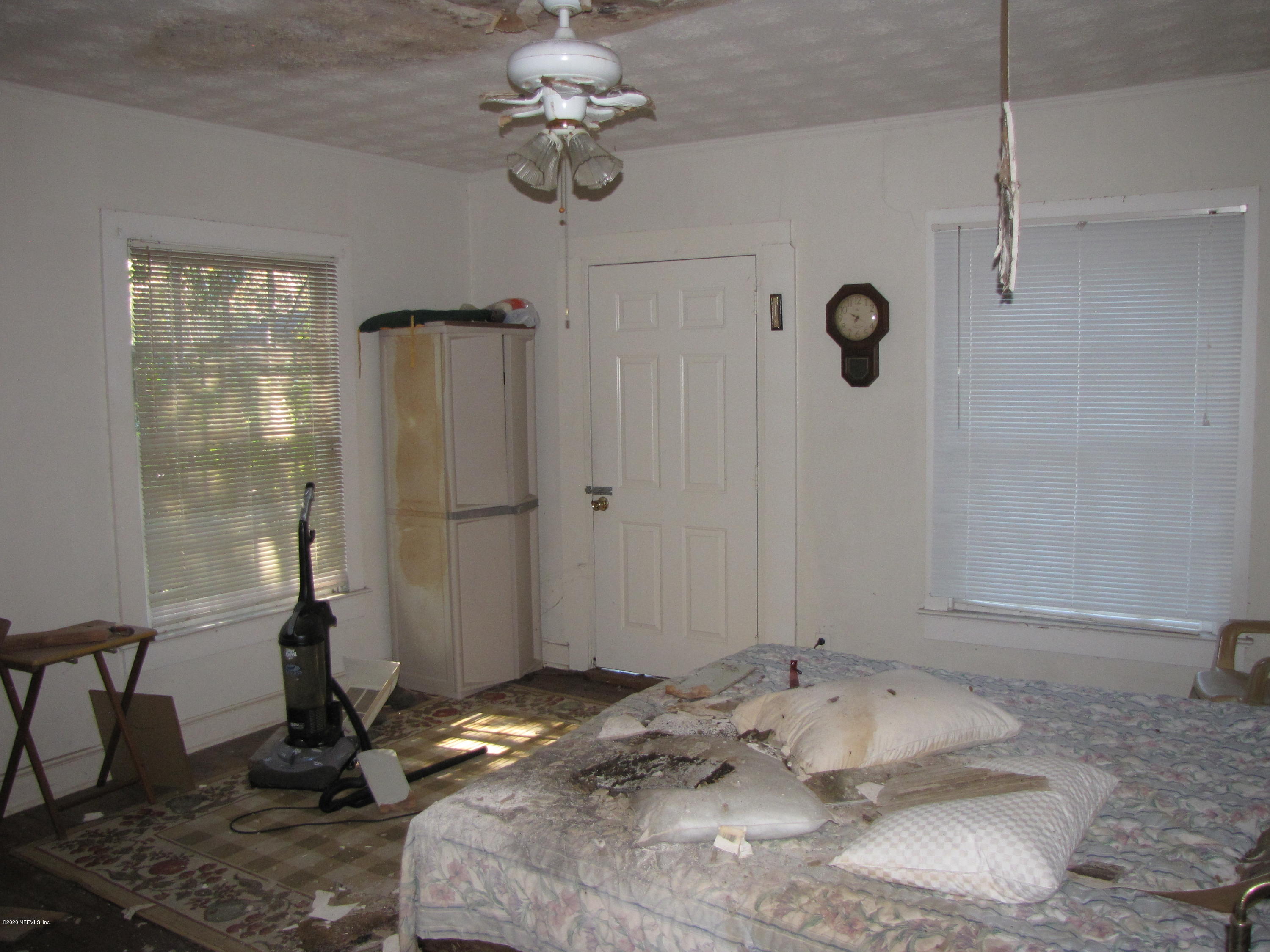 8056 Hogan Road Jacksonville, FL 32216 - Photo 10 of 18 Master bedroom
