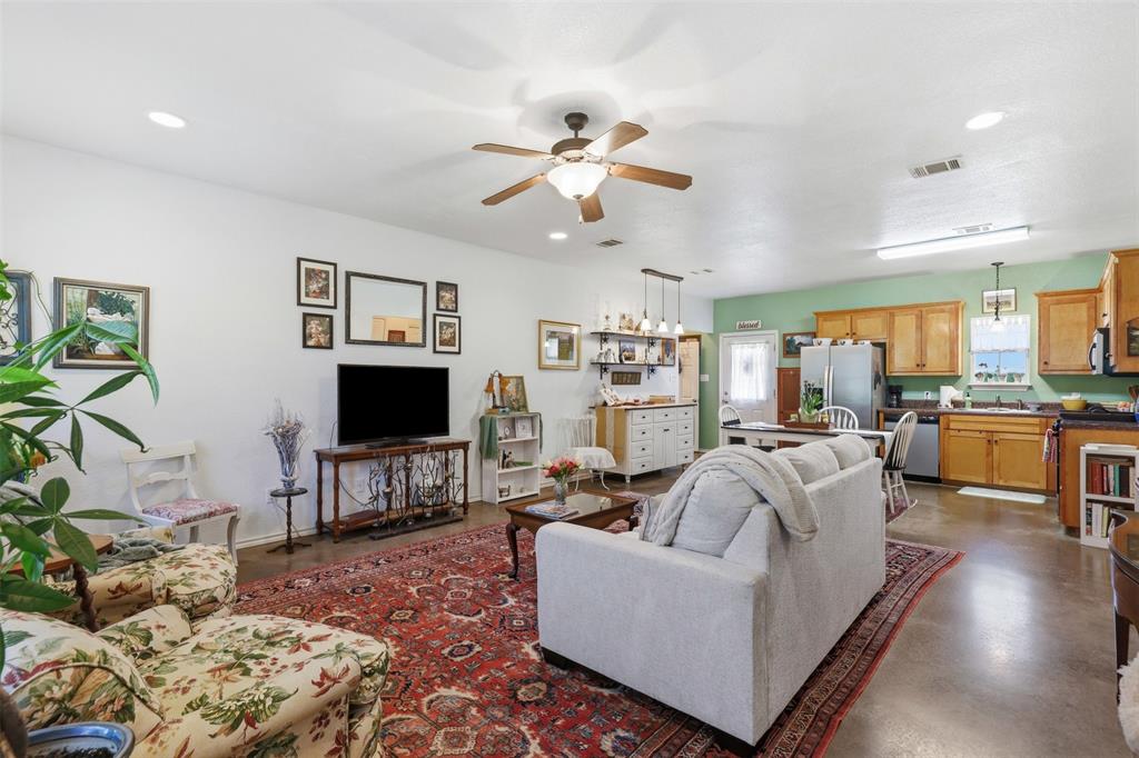 5770 West Highway 199 Springtown, TX 76082 - Photo 8 of 40