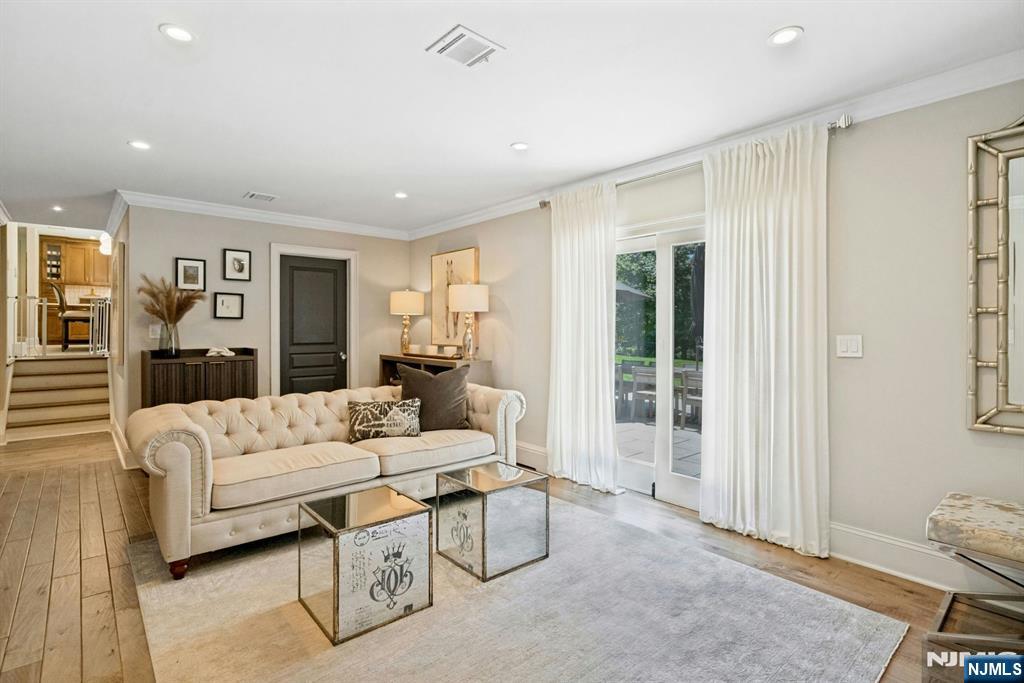 247 Oldwoods Road Franklin Lakes, NJ 07417 - Photo 6 of 26