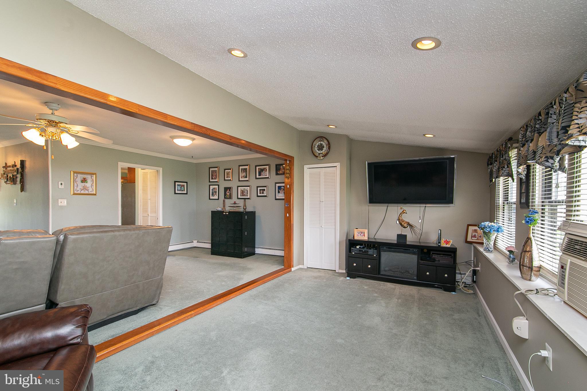 25 Hydrangea Road Levittown, PA 19056 - Photo 8 of 35 Gallery Image 8