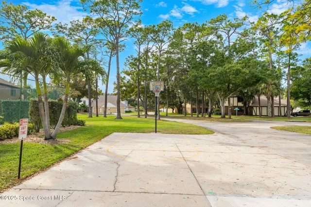a view of a fountain in front of a house