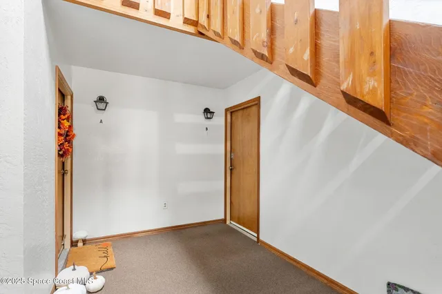 a view of livingroom with furniture