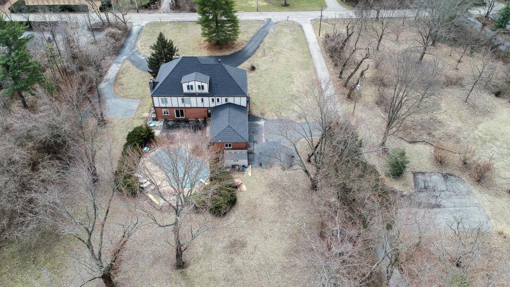 9731 Litzsinger Road Ladue, MO 63124 - Photo 2 of 3 Gallery Image 2