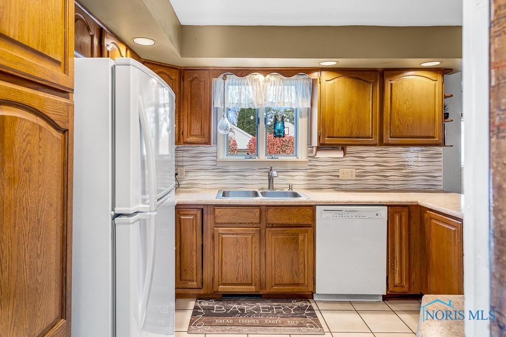 1639 Cass Road Maumee, OH 43537 - Photo 15 of 50 Gallery Image 15