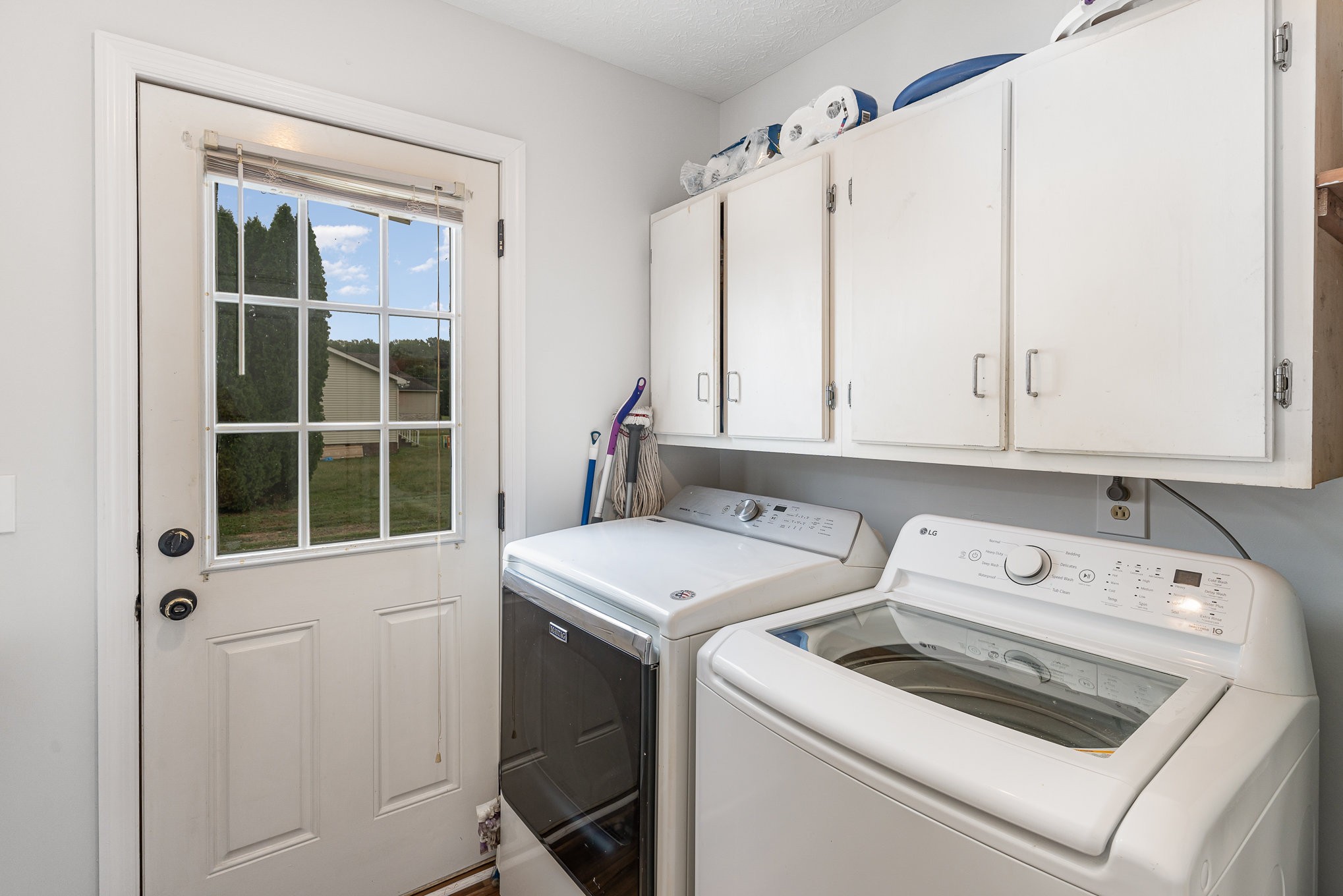 3831 Armstrong Road Springfield, TN 37172 - Photo 14 of 30 a utility room with dryer and washer