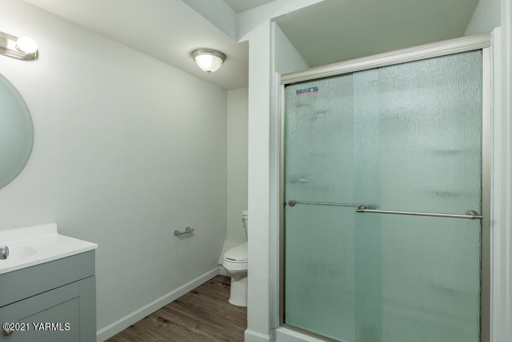 307 Nealy Road Grandview, WA 98930 - Photo 13 of 20 a bathroom with a shower and a toilet