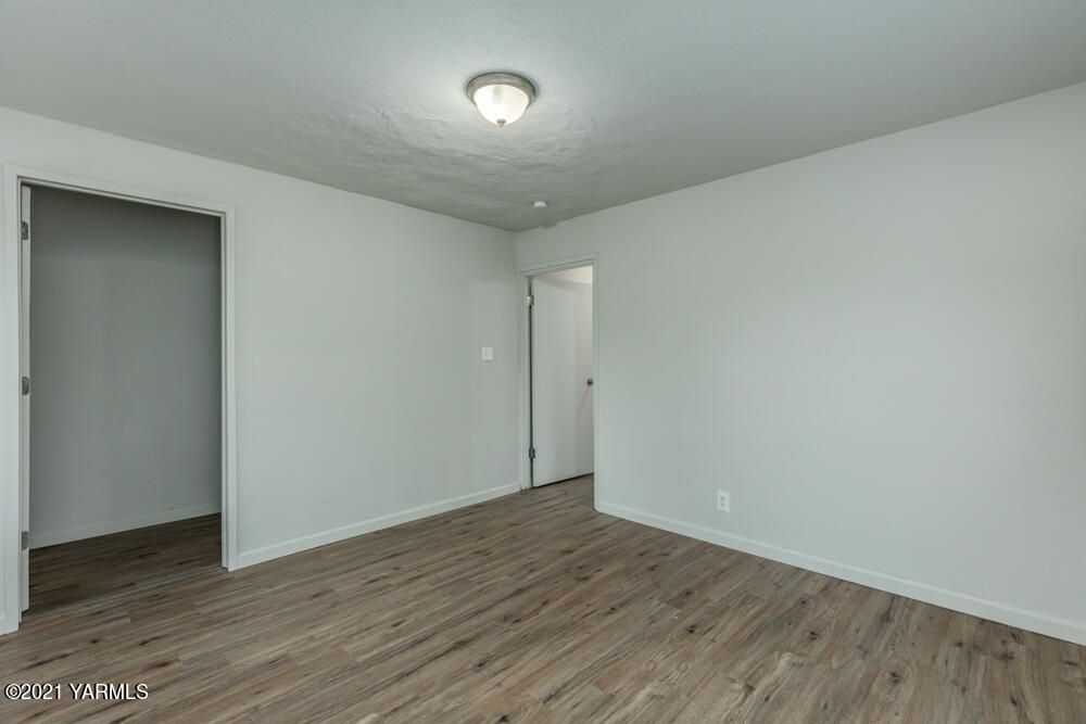 307 Nealy Road Grandview, WA 98930 - Photo 14 of 20 a view of an empty room with wooden floor