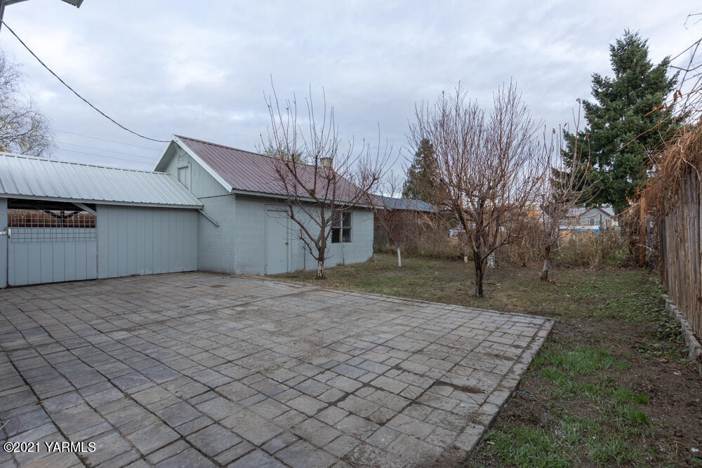 307 Nealy Road Grandview, WA 98930 - Photo 16 of 20 a house view with a backyard space