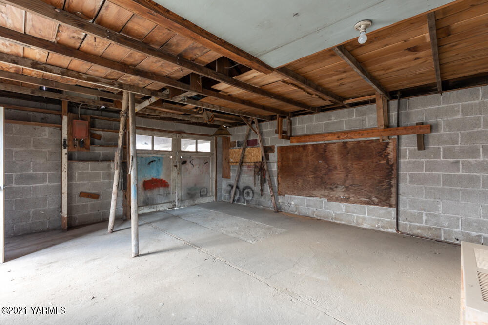 307 Nealy Road Grandview, WA 98930 - Photo 19 of 20 a view of empty room with wooden walls
