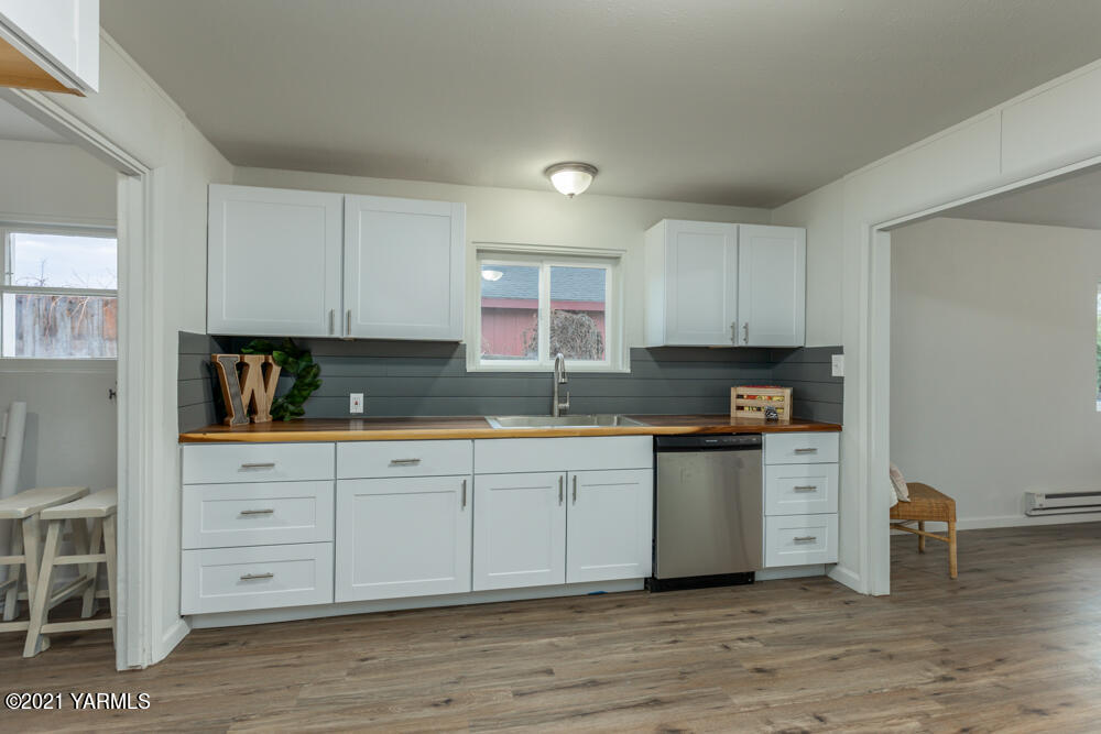 307 Nealy Road Grandview, WA 98930 - Photo 9 of 20 a kitchen with granite countertop white cabinets and white appliances