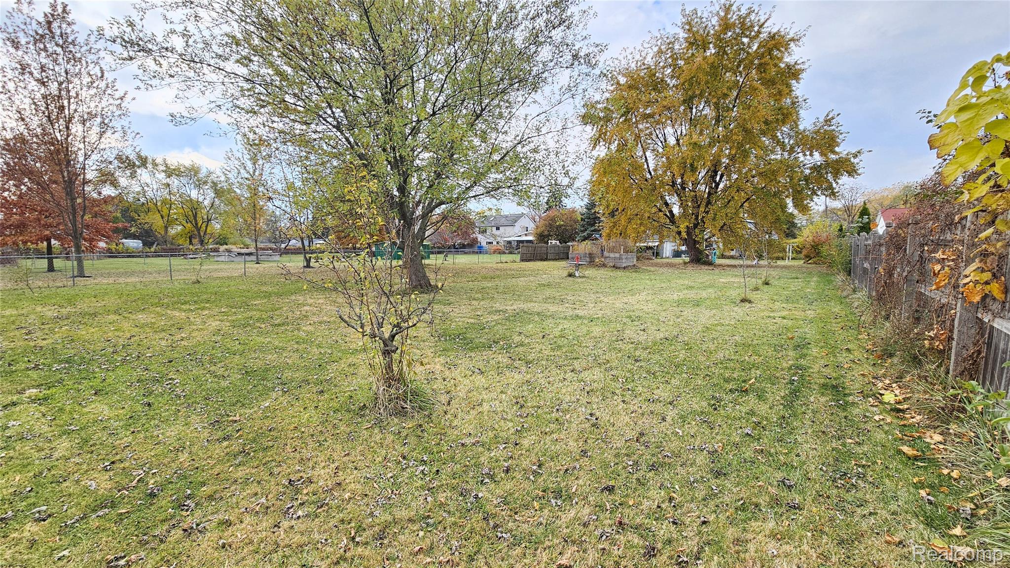 1818 Milverton Road Troy, MI 48083 - Photo 7 of 22 View of yard