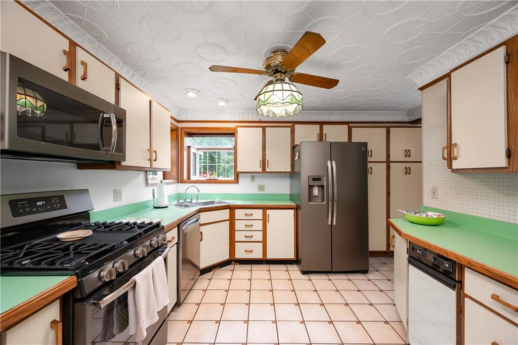 3871 Green Valley Road Pittsburgh, PA 15235 - Photo 13 of 50 Lots of Storage