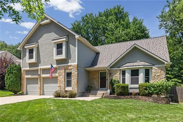 $489,950 | 8400 Acuff Lane, Lenexa, KS 66215
